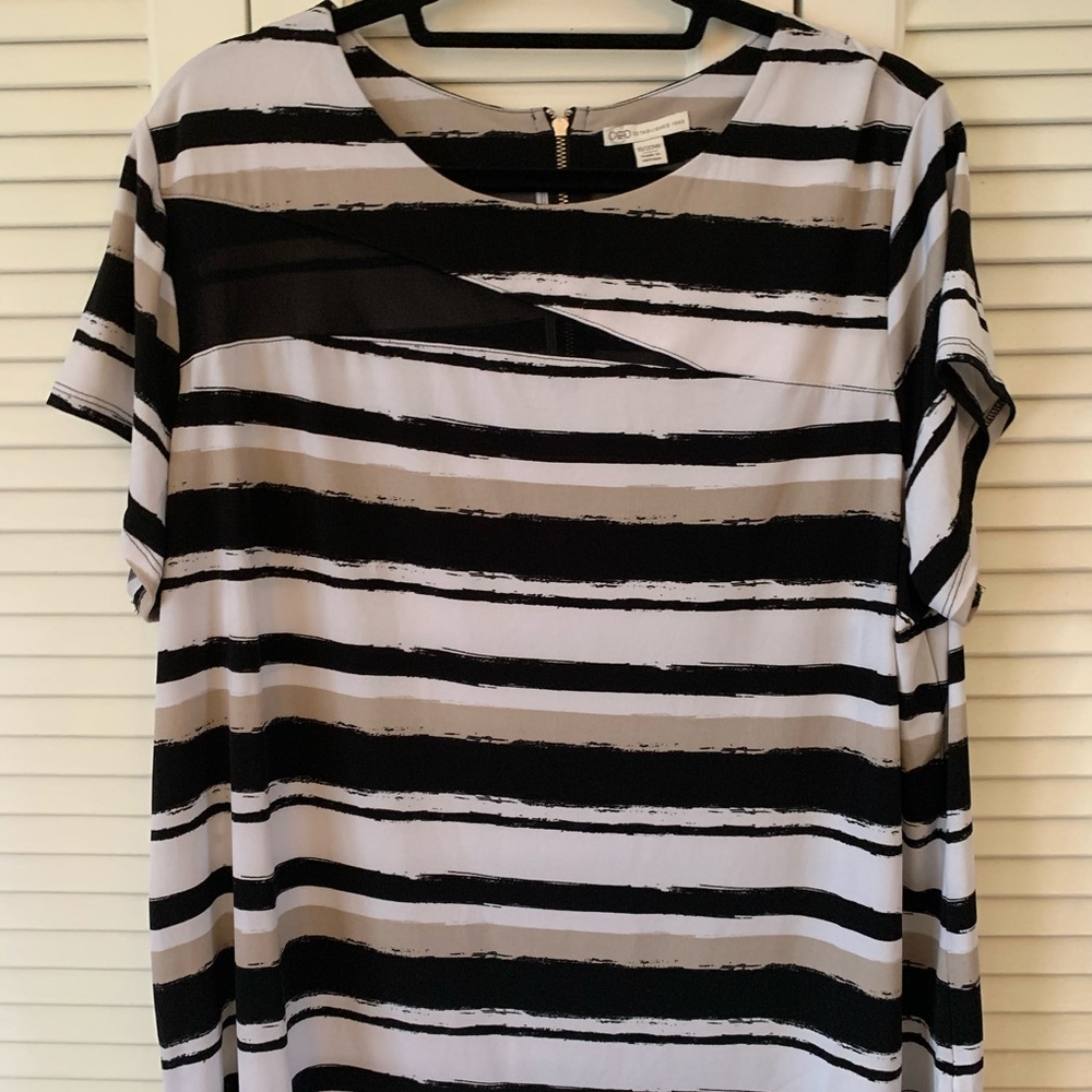 Silky shirt with mesh cut out